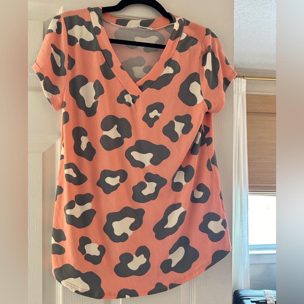 Pink cheetah knit tee